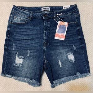 Women’s Wax Jean Collection. Denim Shorts. 3XL. High waisted. Frayed bottom. NWT
